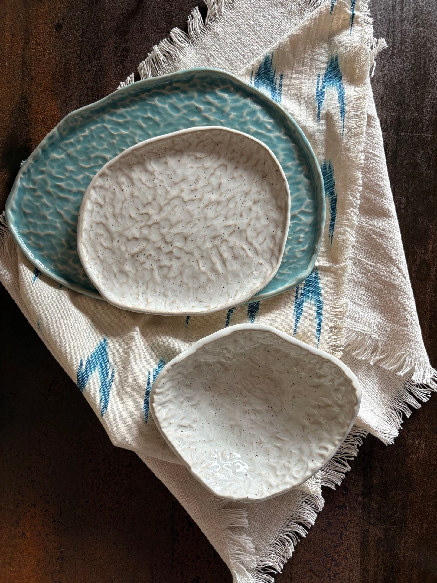 The Mar Collection | Pyrite White and Aqua Dining Pebble Dash Serving Plates | Tor Pottery