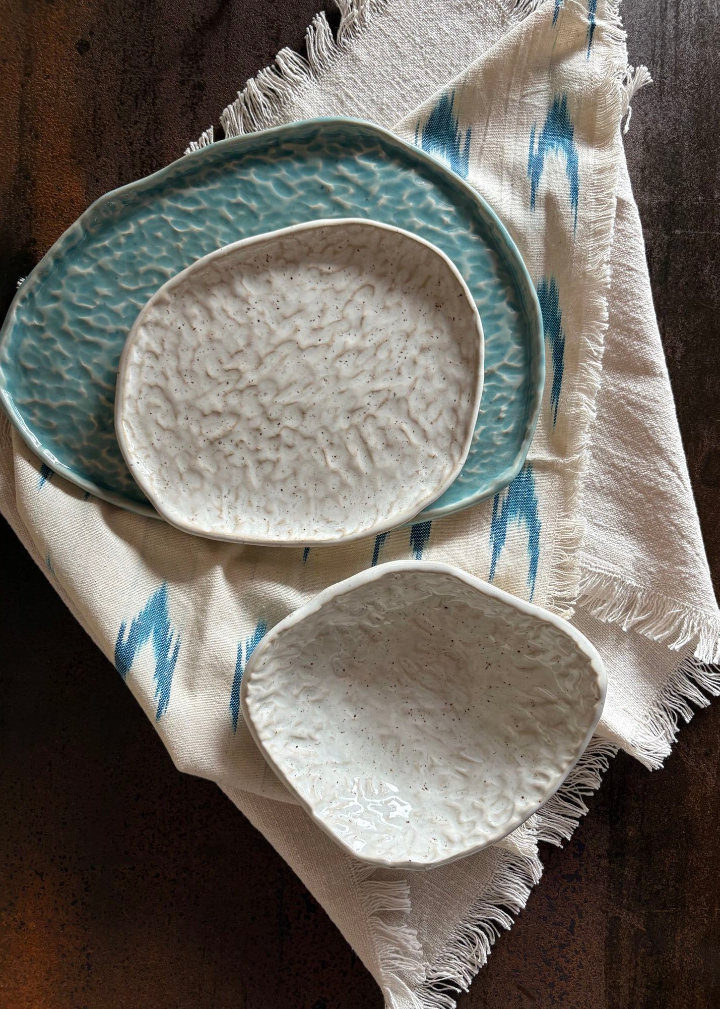 The Mar Collection | Pyrite White and Aqua Dining Pebble Dash Serving Plates | Tor Pottery